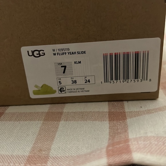 Sling back Ugg sandals - Picture 8 of 9